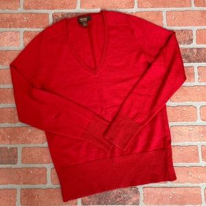 V neck fine gauge wool sweater red Sz M